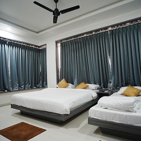 Hotel Oberon Solāpur Exterior foto