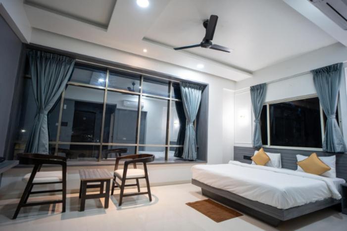 Hotel Oberon Solāpur Exterior foto