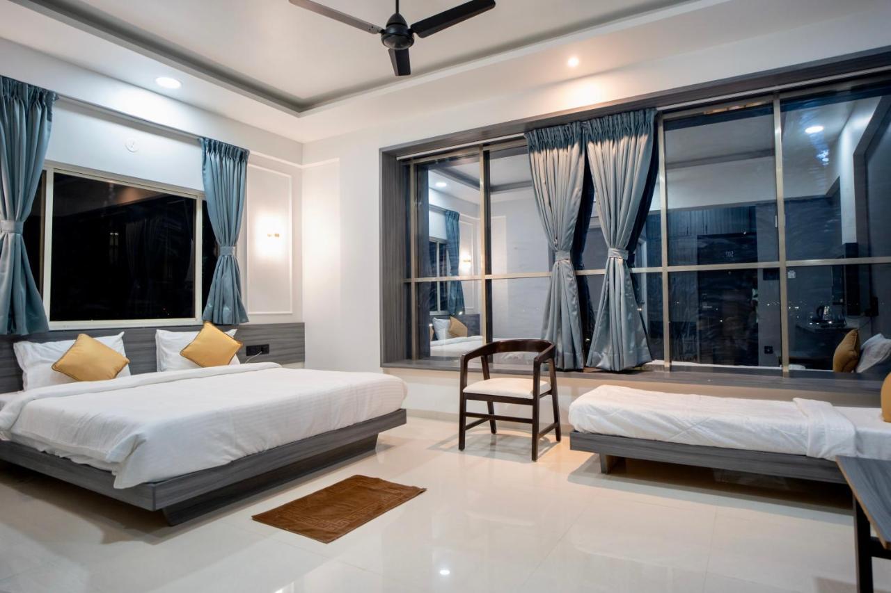 Hotel Oberon Solāpur Exterior foto