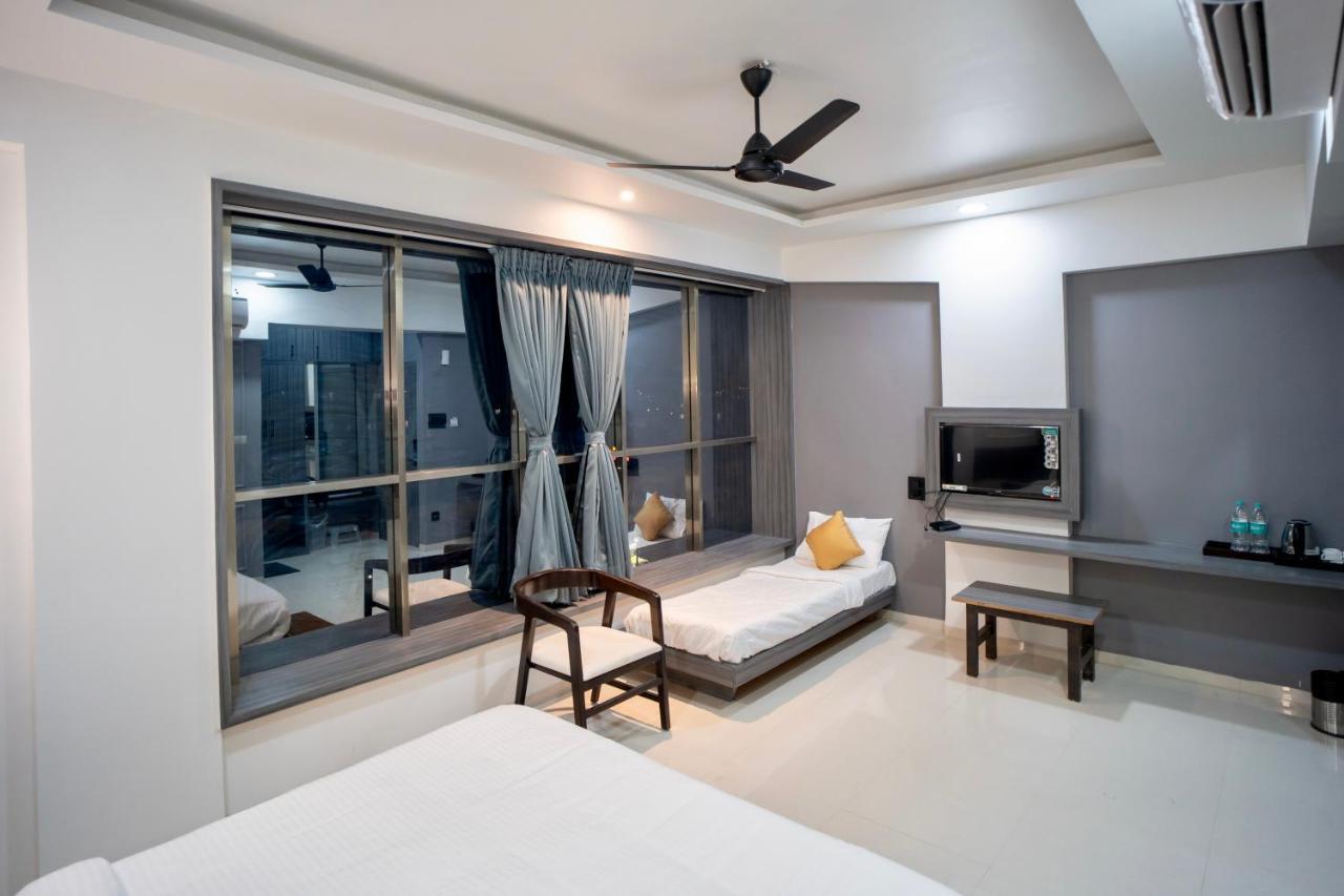 Hotel Oberon Solāpur Exterior foto