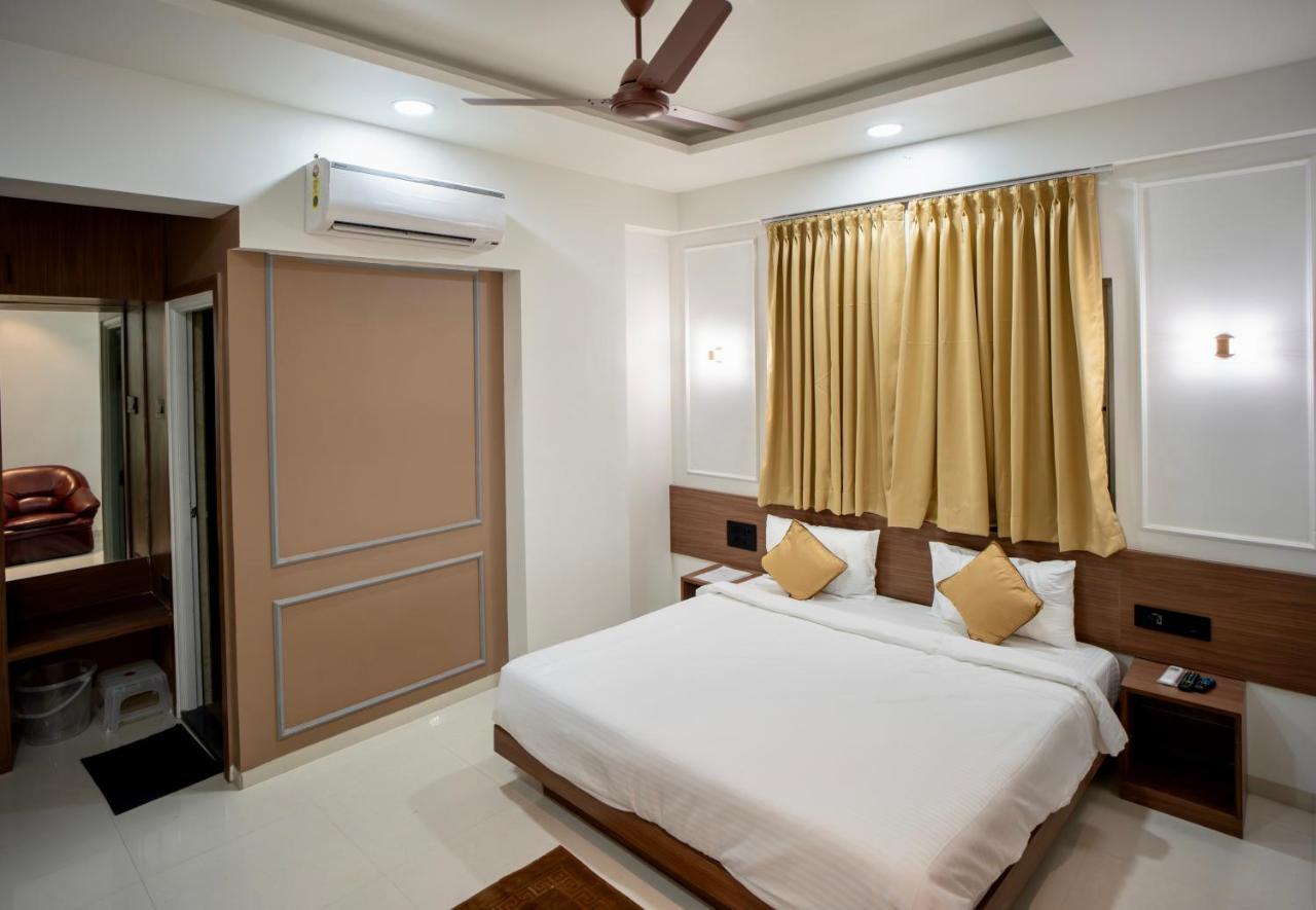 Hotel Oberon Solāpur Exterior foto