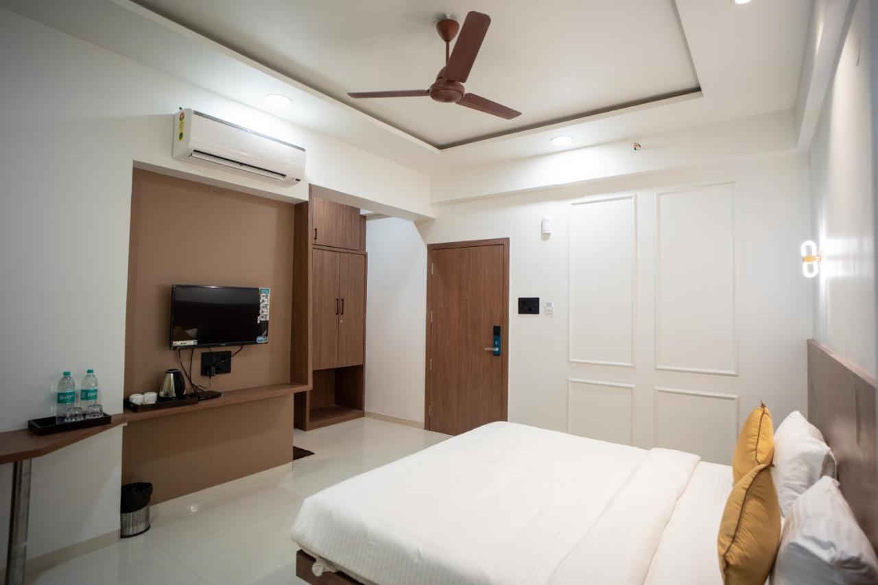 Hotel Oberon Solāpur Exterior foto