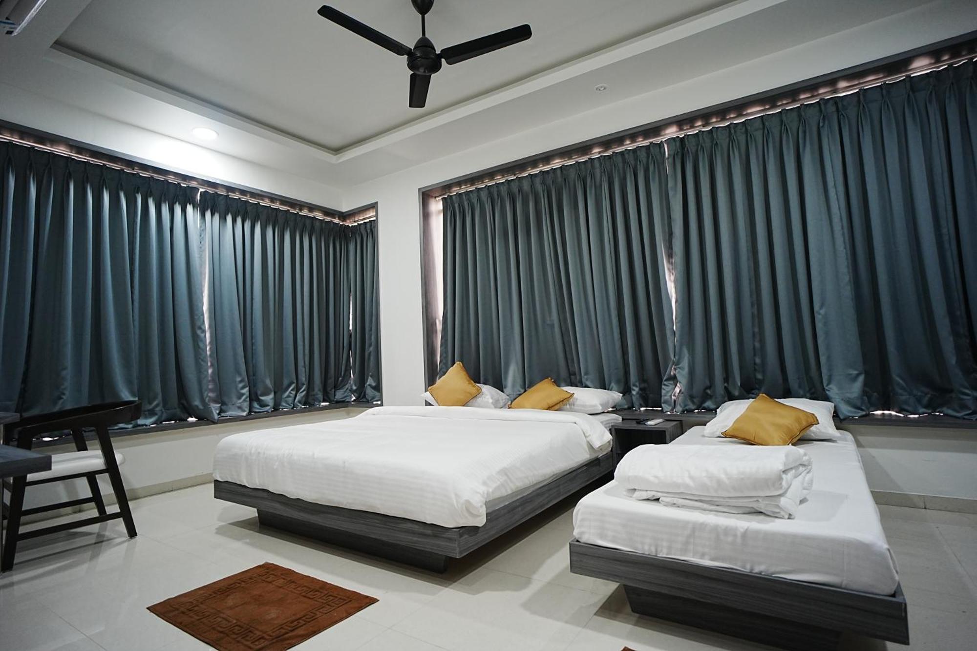 Hotel Oberon Solāpur Exterior foto