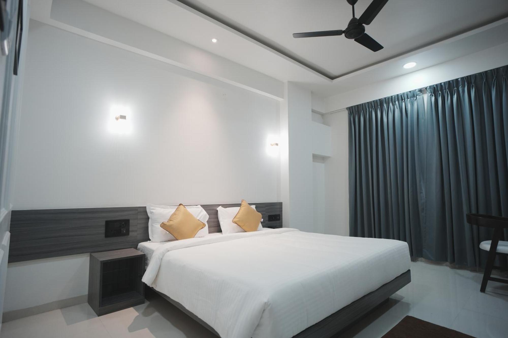 Hotel Oberon Solāpur Exterior foto
